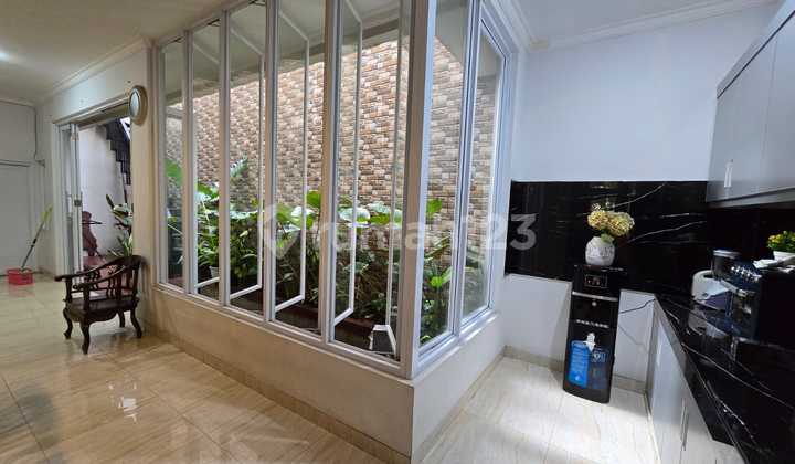 Fully Renovated House in Legenda Wisata 2