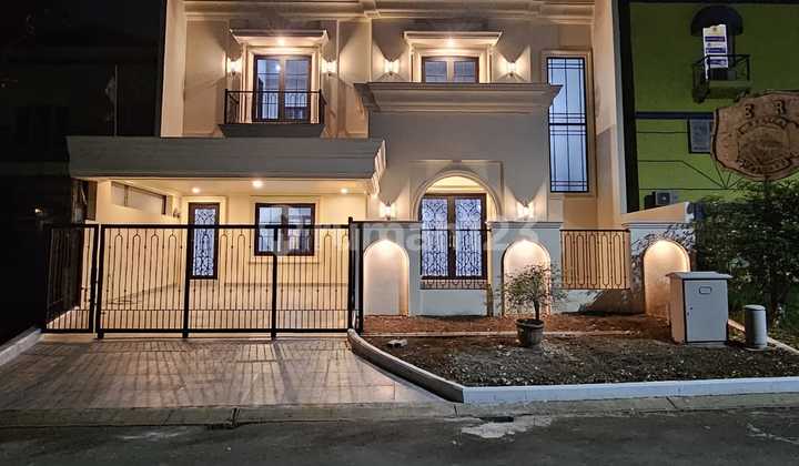 Dijual Rumah Mewah dengan Kolam Renang di Kota Wisata Cibubur 2
