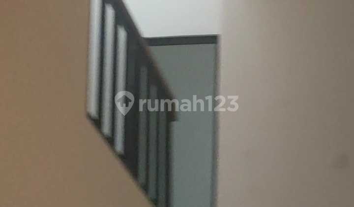 Disewakan Rumah 2 1/2Lantai di Sepatan Siap Huni SHM 2