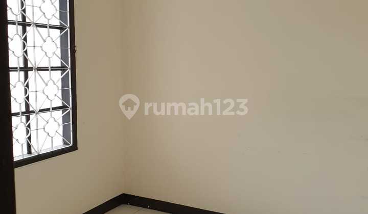 For Rent Nice House in Taman Holis Indah, Bandung 2