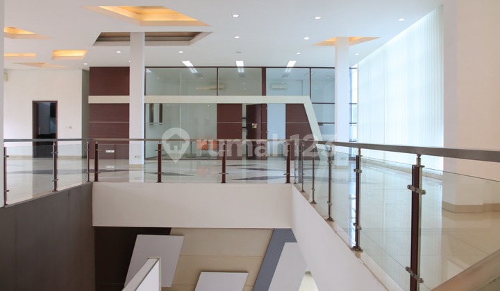 Disewa Gedung Kantor Luas 2 Lantai di Jalan BKR, Bandung