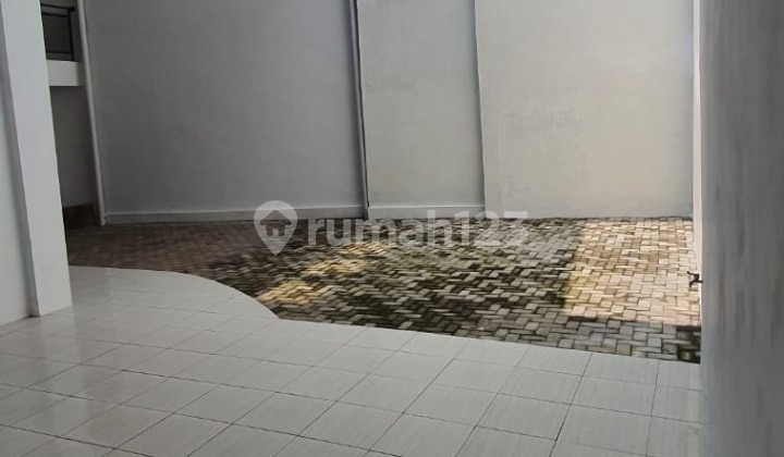Dijual Rumah 3 Lantai Bagus di Caringin, Bandung 2