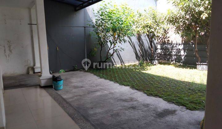 Rumah minimalis 2 lantai di Kompleks Batununggal 1