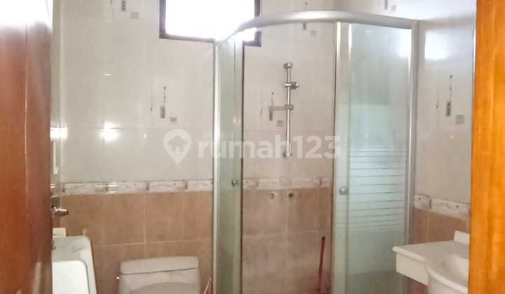 Dijual Rumah 2 Lantai di Taman Kopo Indah , Nego 2