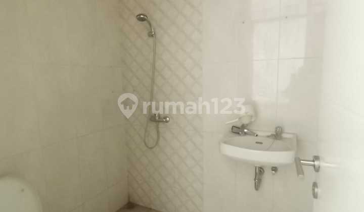 For Rent Nice House in Taman Kopo Indah, Bandung 2