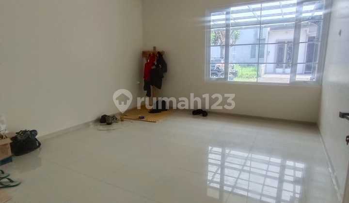 Dijual Rumah 2 Lantai Bagus di Singgasana, Bandung