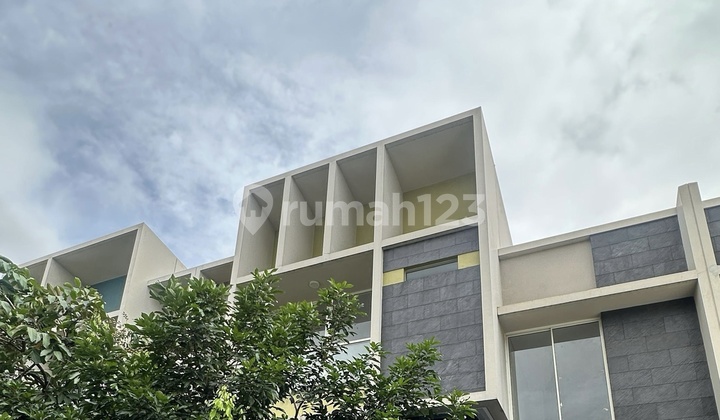 Di Jual Rumah di Cluster Mozart Gading Serpong di Tangerang Selatan 1
