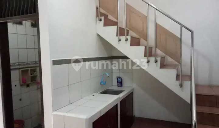 Dijual.rumah Kayu Putih