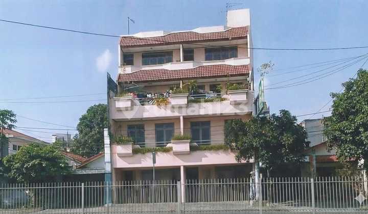 Ruko Ramai Pengunjung Lokasi Pinggir Jalan Raya Sangat Ramai.di Letjend Suprapto Ruko Ramai Pengunjung Lokasi Pinggir Jalan Raya Sangat Ramai.di Letjend Suprapto