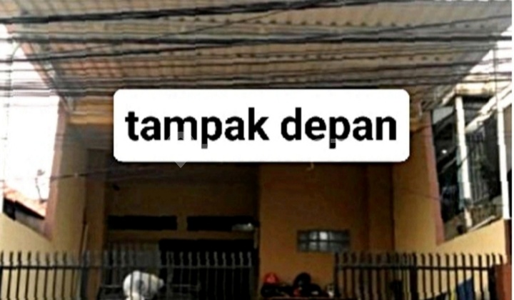 3-story shop house. neat. ready to occupy. in Johar Baru Central Jakarta. 2