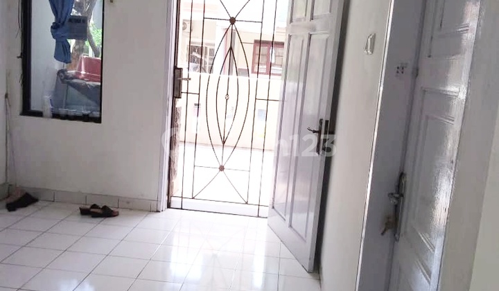 Minimalist House Near Mall Kota Wisata Cibubur 2