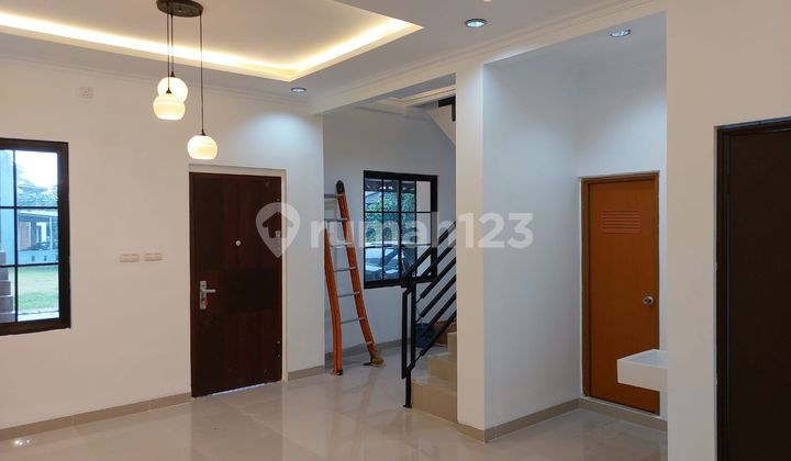 Rumah 3 Lantai, Cantik Siap Huni di Kota Wisata Cibubur 2