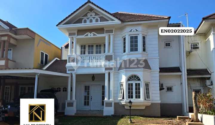 Classic Luxury House on Second Boulevard, Kota Wisata Cibubur