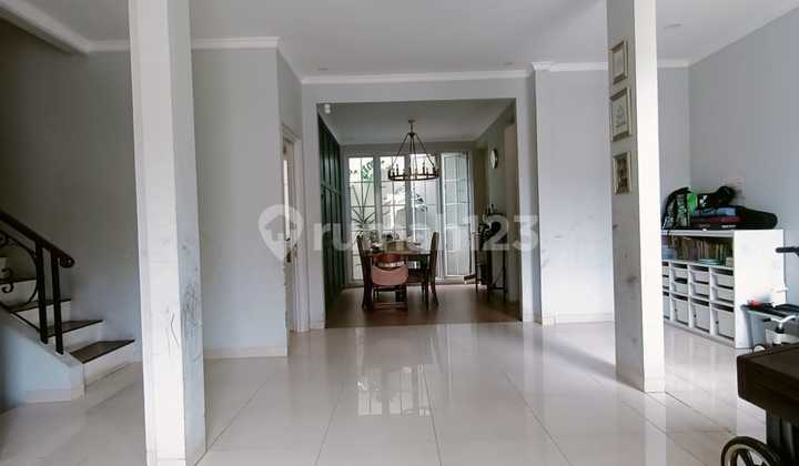 Rumah 2 Lantai Rapi Sudah Renovasi di Cluster Depan Kota Wisata Cibubur 2