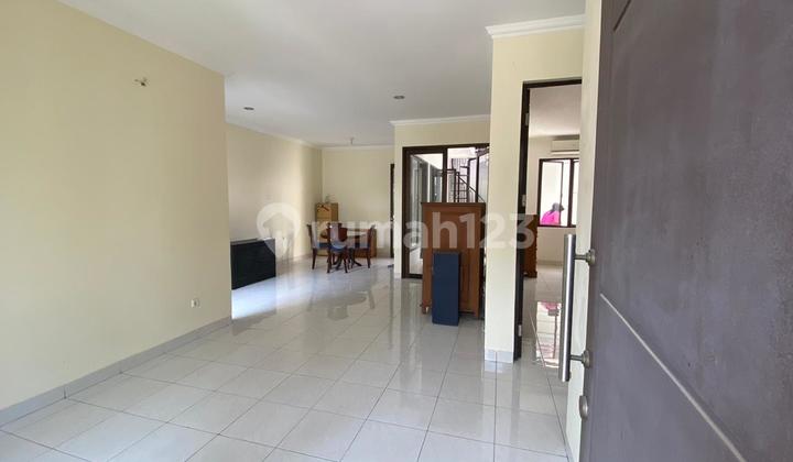 Dijual Cepat Rumah 2 Lantai di Legenda Wisata Cibubur 2