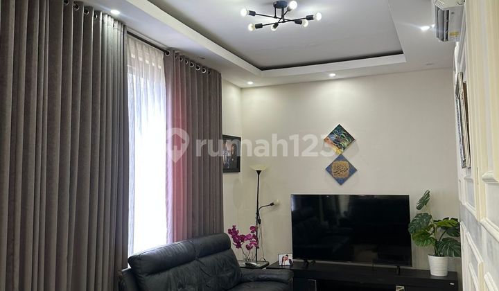 Rumah Mewah 3 Lantai Posisi Hook di Legenda Wisata Cibubur 2