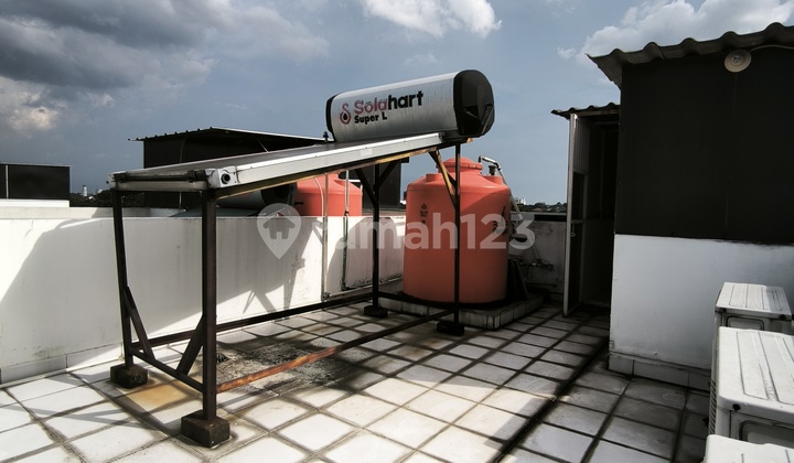 Townhouse mewah di lokasi emas Kemang! - Disewakan! 2