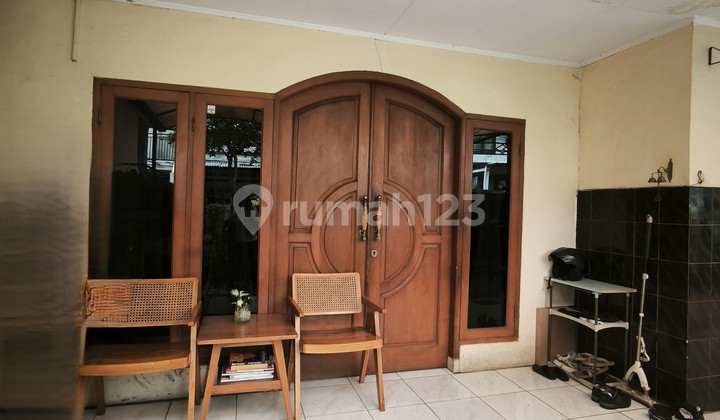 Rumah di Jl. Ciomas , Kebayoran Baru Ada Kost2an Aktif 12 Kamar