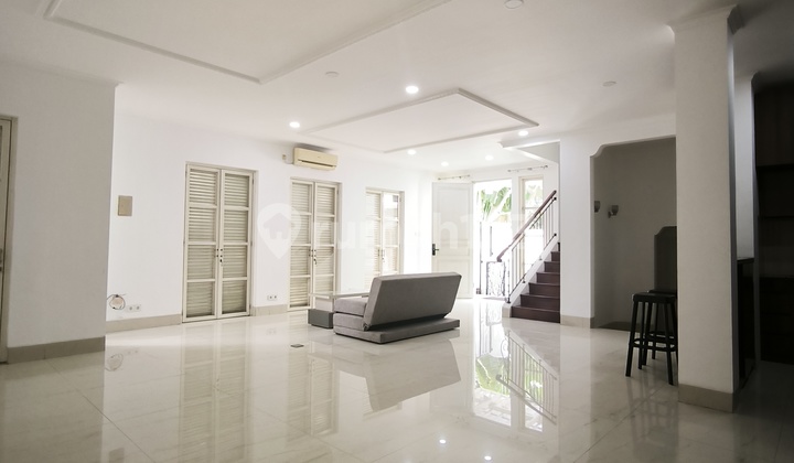 Townhouse mewah di lokasi emas Kemang! - Disewakan! Townhouse mewah di lokasi emas Kemang! - Disewakan!