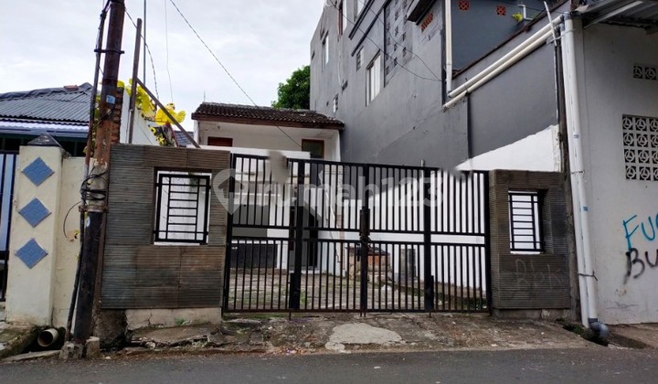 Rumah Bangunan Lama , 2 Lantai di Mampang Prapatan , Jakarta Selatan Nego sampai Deal