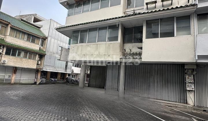 For Sale 3-Story Ex-Office Shop House in Kebayoran Baru For Sale 3-Story Ex-Office Shop House in Kebayoran Baru