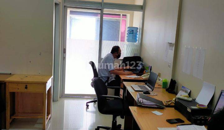 Dijual Ruang Kantor 4 Lantai HGB Di Jalan DI Panjaitan 2