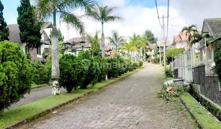 Dijual Villa 2 Lantai SHM Waris Di Jalan Raya Cipanas 2