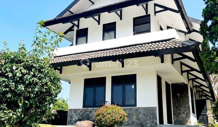 Dijual Villa Terawat 2 Lantai Shm Bagus Di Cipanas 1