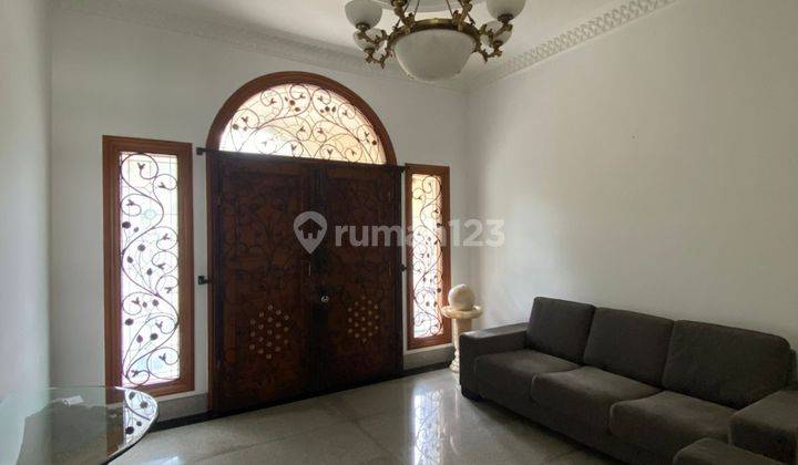 Rumah Mewah Semi Furnished di Komplek Batununggal Bandung 2