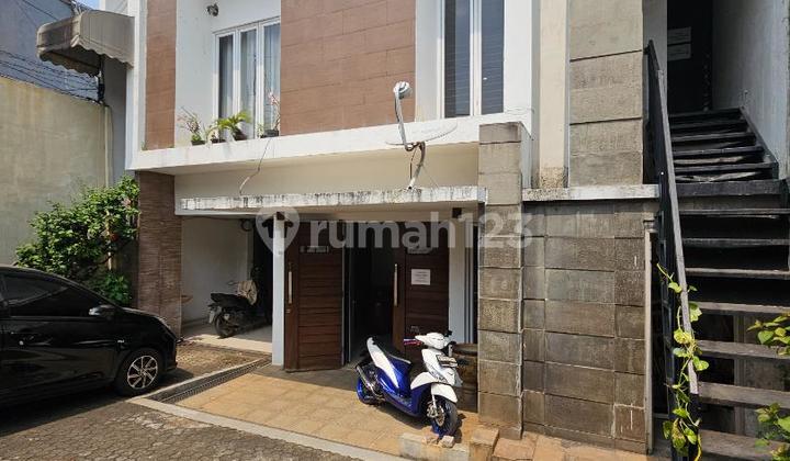 Dijual Cepat Rumah Pinggir Jalan Besar Komersial di Jakarta Selatan