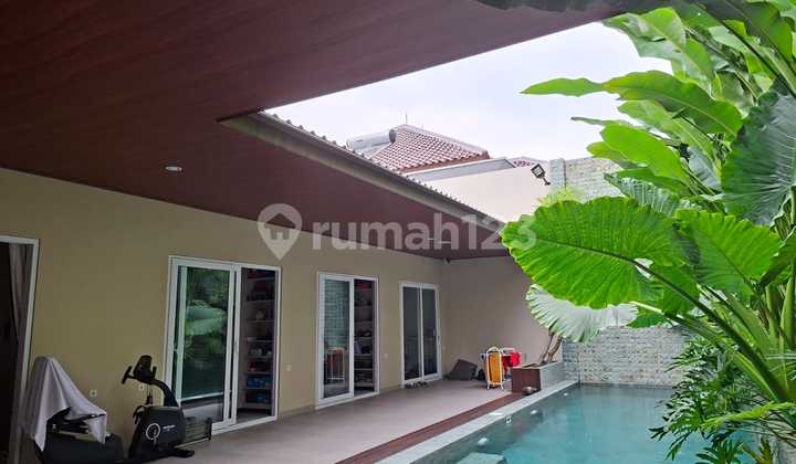 Dijual Rumah Cantik Satu Lantai Ala Eropa Dengan Kolam Renang Di Sentul City Dijual Rumah Cantik Satu Lantai Ala Eropa Dengan Kolam Renang Di Sentul City