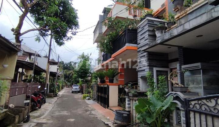 Rumah 2 lantai di Villa Nusa Indah 3 Dekat Kota Wisata Cibubur 2