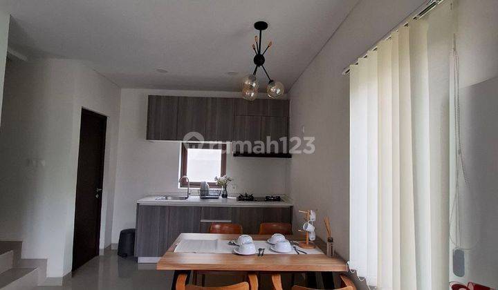 Rumah 2 Lantai Bagus Semi Furnished SHM di Sawangan Depok 2