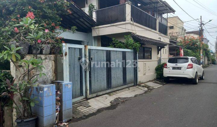 Rumah Bagus 2 Lantai di Jalan Mede Utan Kayu , Matraman Jakarta Timur SHM 1