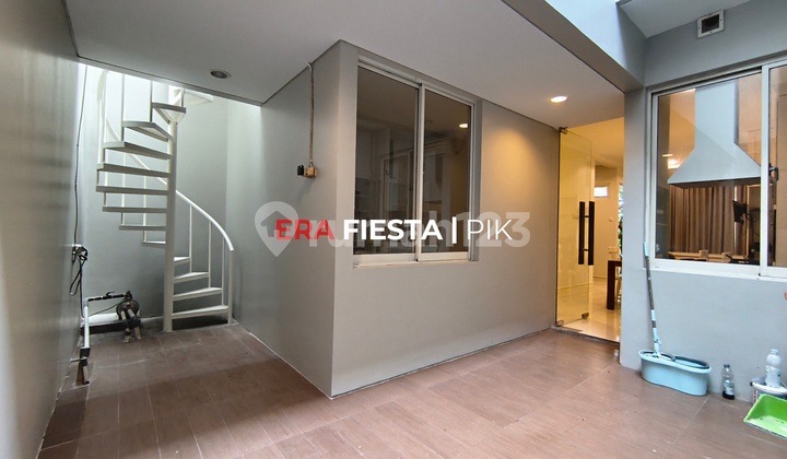 Rumah Sangat Bagus 2 Lantai Di Puri Botanical Cluster Dilenia, Hadap Utara, SHM 2