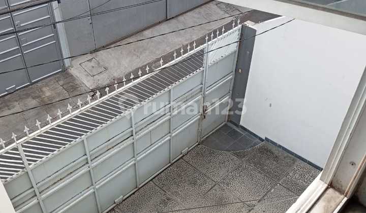Rumah 3 Lantai Di Jelambar, Luas 164 M², Hadap Barat, SHM