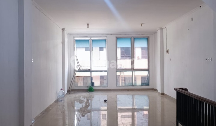 Ruko Mutiara Taman Palem 3,5 Lantai. Unfurnished. Hadap Timur. SHM