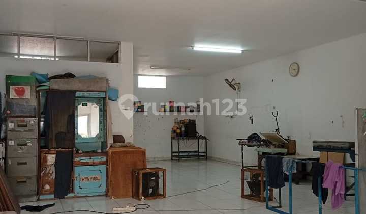 3-Story House in Jelambar, Area 164 m², West Facing, Freehold Title 2