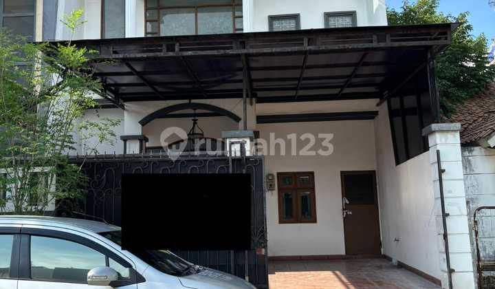 Rumah Bagus 2½ Lantai Di Permata Buana Dengan 5 Kamar