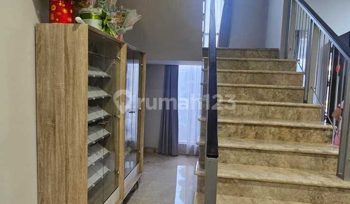 Disewakan Rumah Mewah Di Golf Island Harmony, Furnished, Luas 150 M² 2