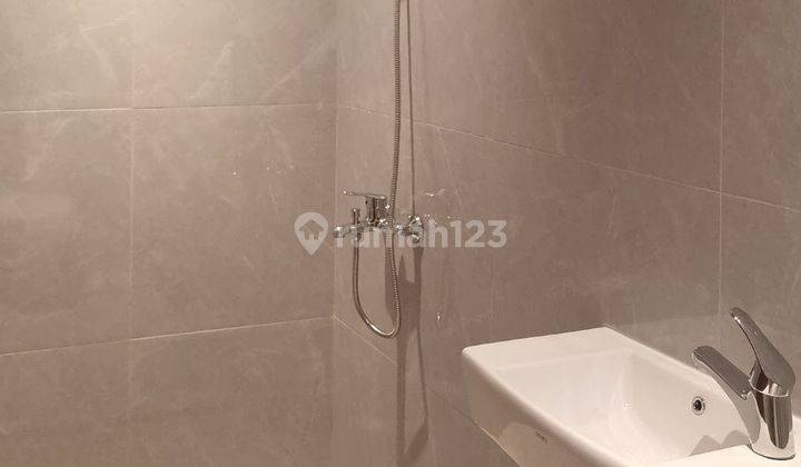 kamar mandi  rumah baru shm di komplek