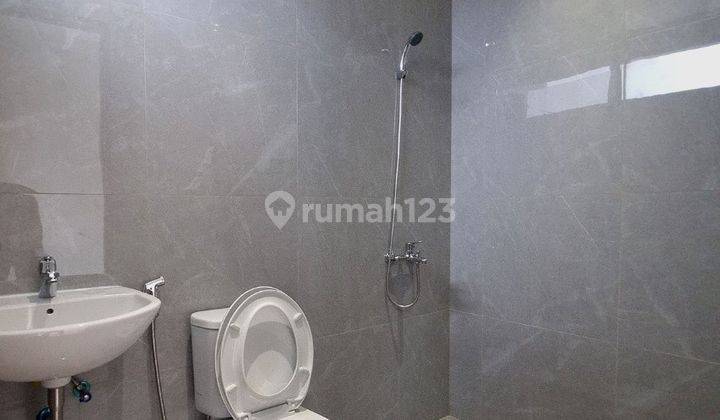 kamar mandi  rumah baru shm di komplek