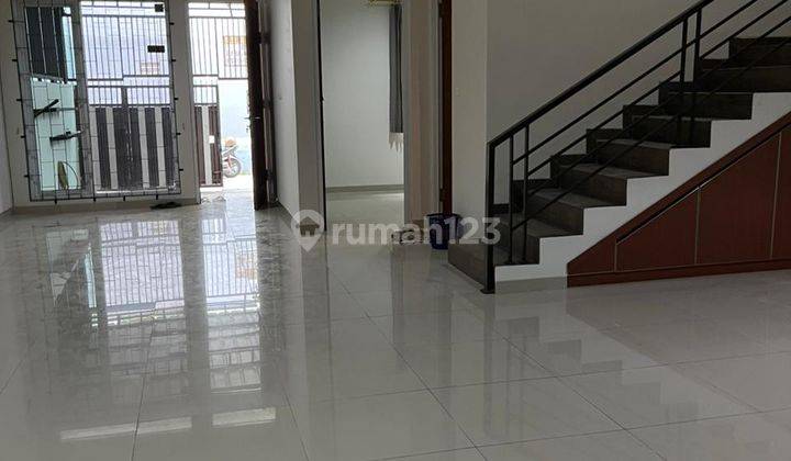 Rumah 2 Lantai Bagus Semi Furnished SHM di Regol, Bandung 1