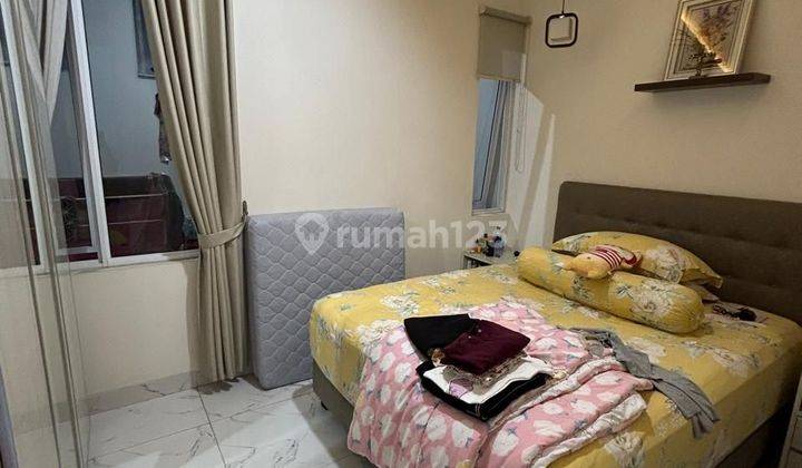 Dijual Rumah di Lavon 1 2 Lantai SHM Bagus Barat Daya 2