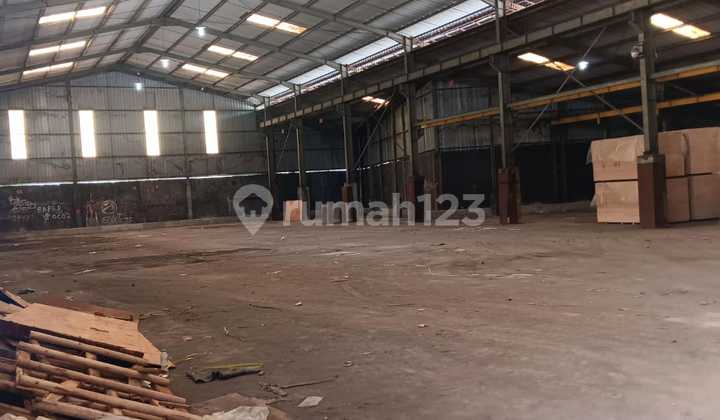 Industrial Warehouse for Rent with Hoist in Cipondoh, Tangerang Industrial Warehouse for Rent with Hoist in Cipondoh, Tangerang