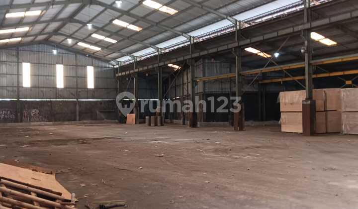 Industrial Warehouse for Rent with Hoist in Cipondoh, Tangerang Industrial Warehouse for Rent with Hoist in Cipondoh, Tangerang