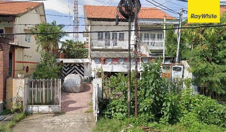 Dijual Rumah 2 Lantai SHM Pusat Kota di Jalan Comal Surabaya 1