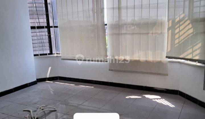 Disewakan Ruko 3 Lantai di Pondok Indah Wiyung Surabaya 2