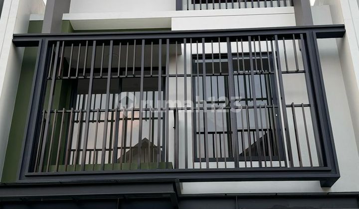 Rumah Cantik Attic Di Cluster Leonora Gading Serpong