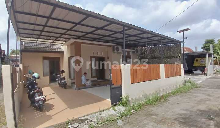 House 500 Million IDR Near Adisucipto Airport Carport for 2 Cars